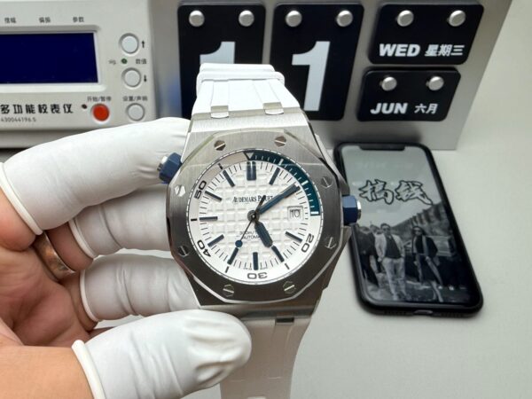 Audemars Piguet Royal Oak Offshore Diver 15710ST White Dial