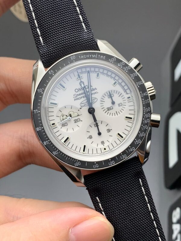 Omega Speedmaster 42mm Snoopy White Dial