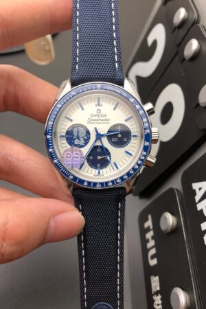 Omega Speedmaster Anniversary Series Snoopy 42mm