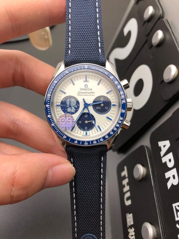 Omega Speedmaster Anniversary Series Snoopy 42mm